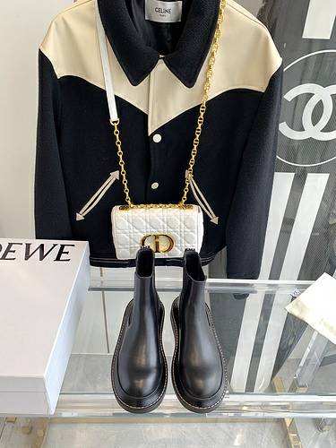 Picture of Loewe Shoes Women _SKUfw123069204fw